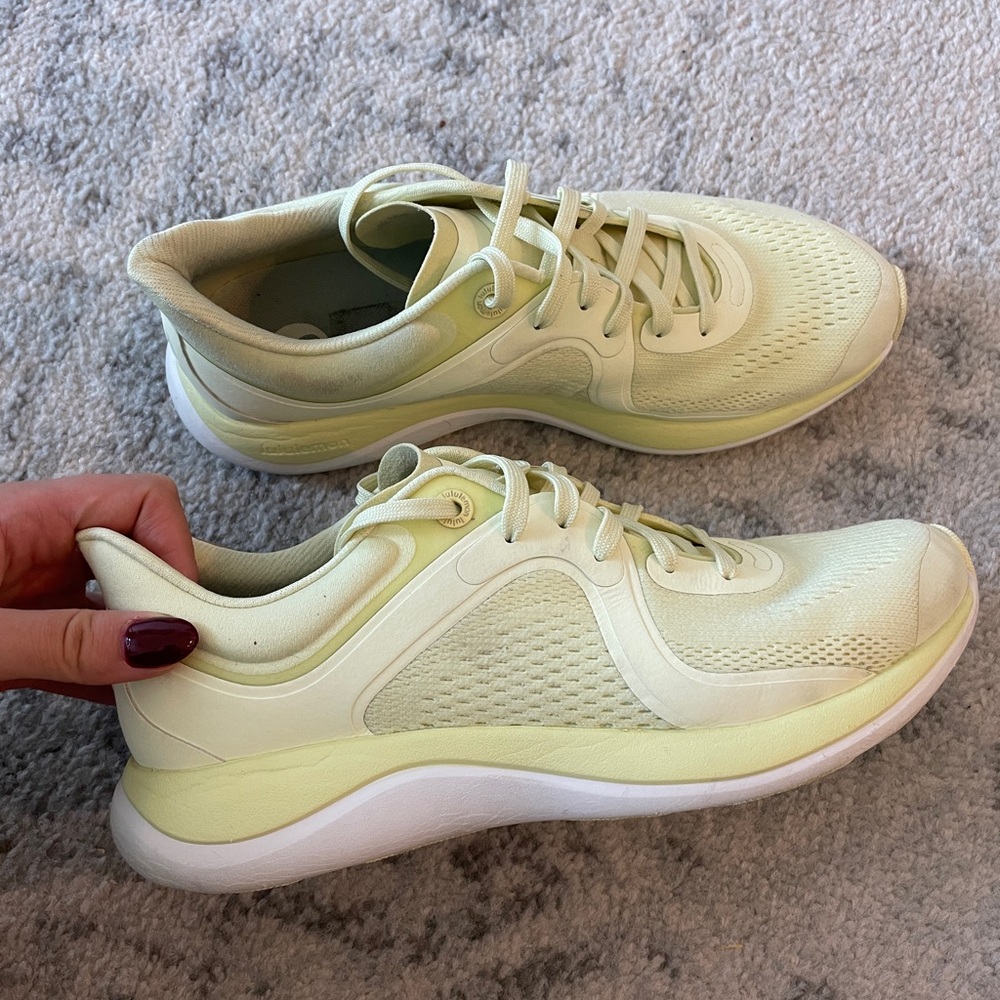 LULULEMON Chargefeel Low Women’s Workout Shoe / Lemon Ice/ White - Size 9 - Picture 3 of 5